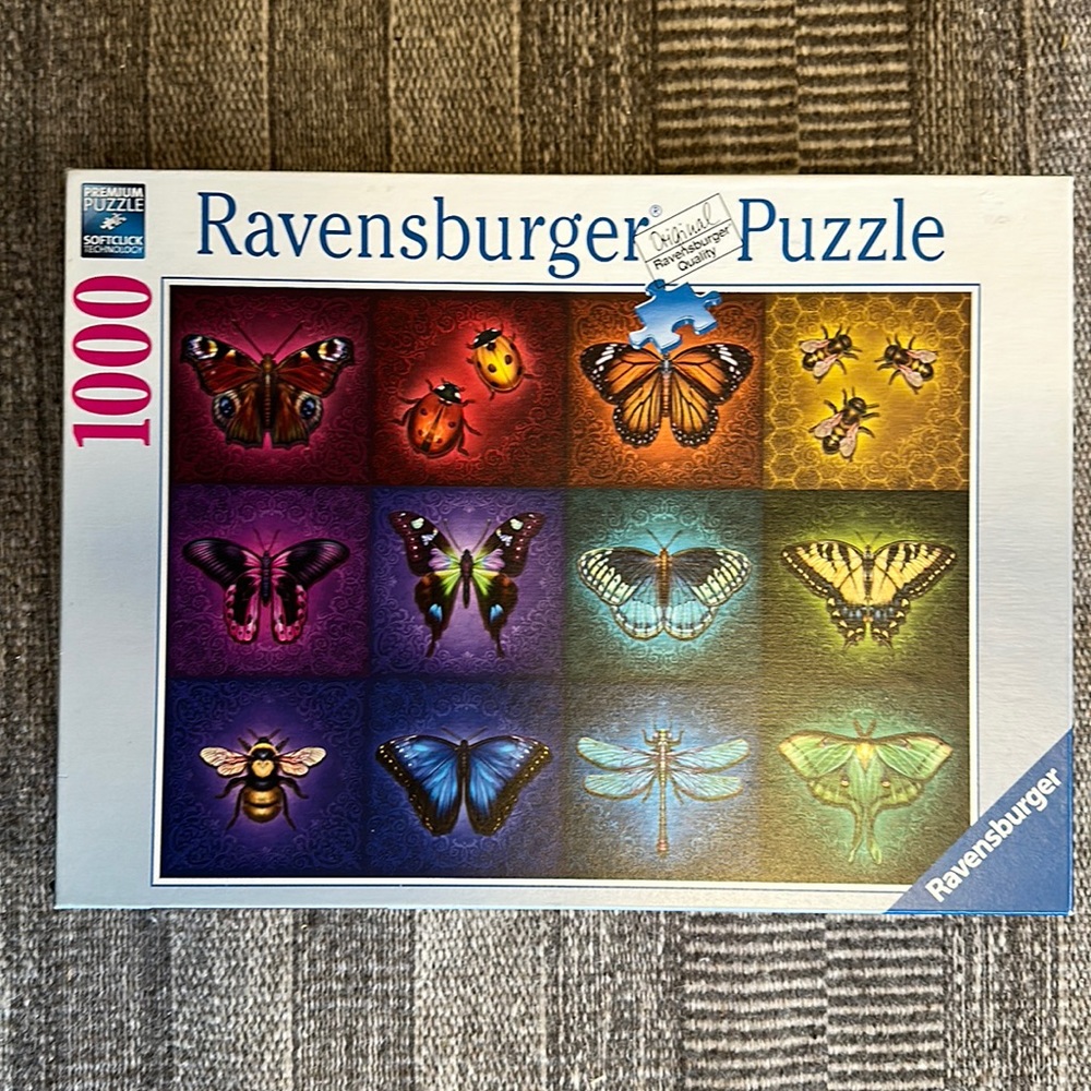 Ravensburger 1000 piece butterfly/moth/bee puzzle (1 missing piece) No. 168187